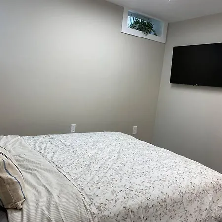 Entire Basement With 3 Bedrooms Niagara Falls Exterior photo